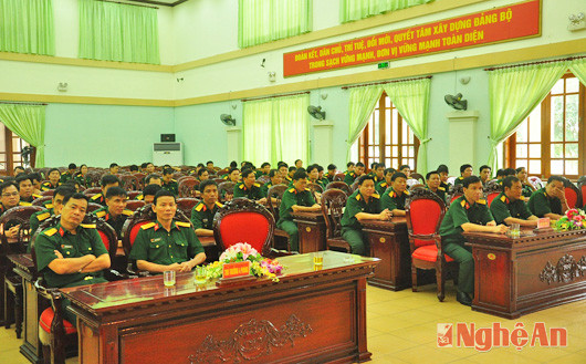Các đồng chí lãnh đạo, cán bộ Bộ CHQS tỉnh tham dự lễ kỷ niệm