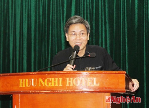 Ông Giản Tư Trung trong buổi nói chuyện
