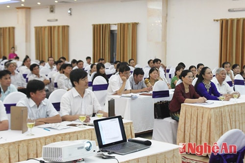 Các cán bộ tham gia buổi trao đổi 