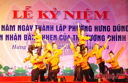 Các tiết mục văn nghệ chào mừng Lễ kỷ niệm của đoàn Ca múa nhạc dân tộc Nghệ An