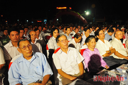 Đông đảo nhân dân tham dự buổi lễ