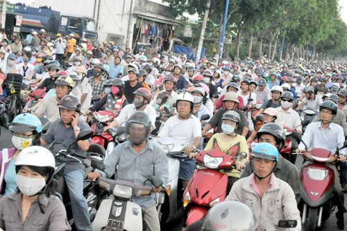 Gần 6 triệu người có xe gắn máy tại TP.HCM sắp phải đóng phí sử dụng đường bộ - Ảnh: Diệp Đức Minh