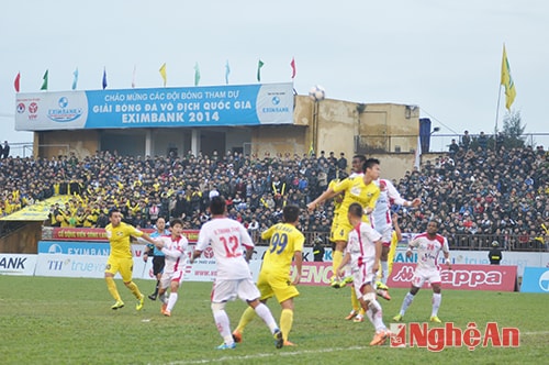 Sau 14 năm làm bóng đá chuyên nghiệp, V.League đang đối diện với nhiều thánh thức.