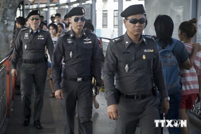 Binh sĩ Thái Lan đi tuần tại Đài kỷ niệm Chiến thắng ở Bangkok ngày 8/6. (Ảnh: AFP-TTXVN)