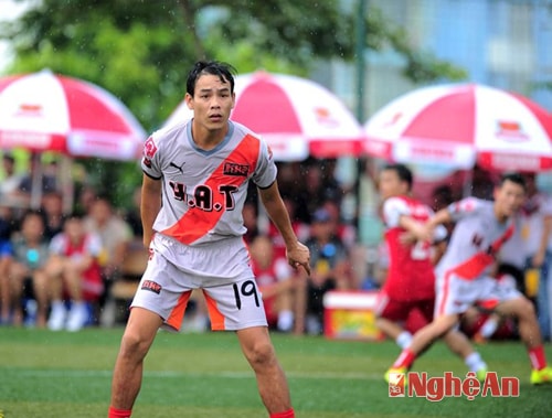 Huy Hoàng trong màu áo của HAT thi đấu tại giải phong trào Hanoi Premier League 2014.