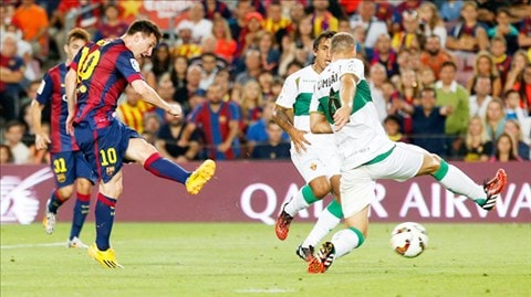 Tình huống Messi đi bóng qua một loạt hậu vệ ghi bàn mở tỷ số trận đấu