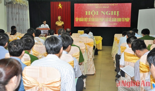 Toàn cảnh hội nghị.