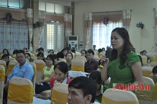 Đại diện Công ty bia Sài Gòn Nghệ Tĩnh phát biểu nêu câu hỏi