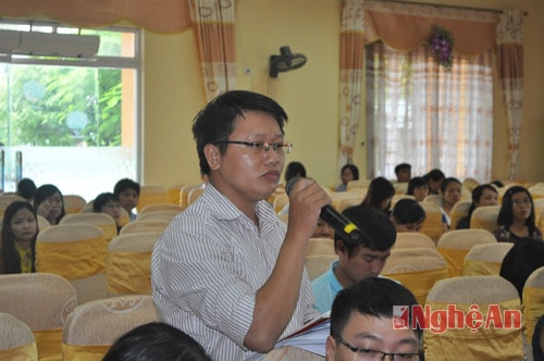 Đại diện Công ty chế biến lâm sản và xuất nhập khẩu hương liệu phát biểu