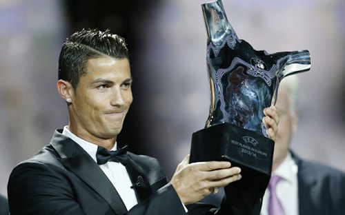 Ronaldo giành danh hiệu cầu thủ xuất sắc nhất châu Âu mùa bóng 2013-2104 (Ảnh: Getty)