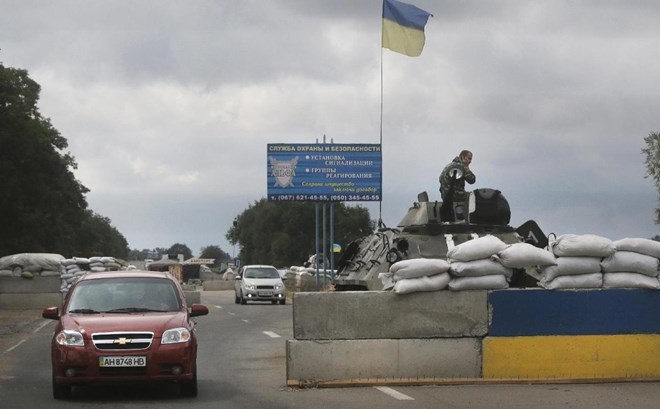 Quân đội Ukraine đóng tại Mariupol ở miền Đông Ukraine (Nguồn: AP)