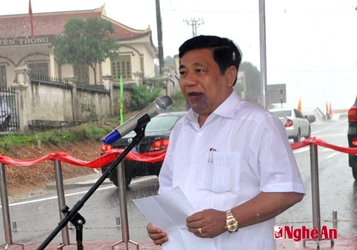 Đồng chí Nguyễn Xuân Đường phát biểu tại lễ thông xe kỹ thuật cầu Dùng