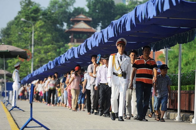 Từ ngày khánh thành lăng và mở cửa đón khách (29/8/1975) đã có hơn 50 triệu lượt người trong đó có trên 7 triệu lượt khách nước ngoài từ hơn 160 quốc gia, vùng lãnh thổ và tổ chức quốc tế vào lăng viếng Chủ tịch Hồ Chí Minh.