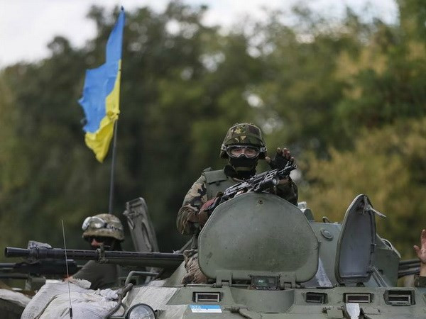 Lực lượng chính phủ Ukraine buộc phải rút lui khỏi sân bay Lugansk. (Nguồn: veooz.com)