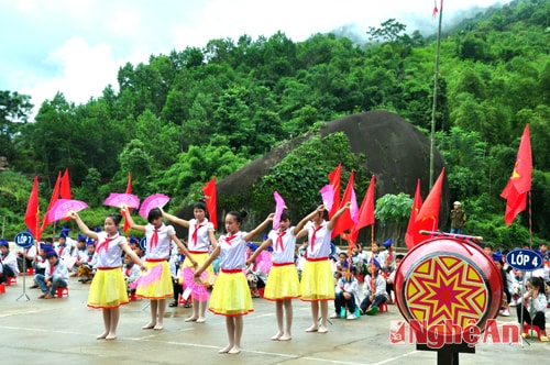 Chương trình văn nghệ chào mừng của các em học sinh Trường TH&THCS Nậm Giải tại Lễ Khai giảng năm học mới.