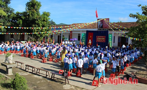 Toàn cảnh lễ khai giảng tại trường Tiểu học Quỳnh Vinh C