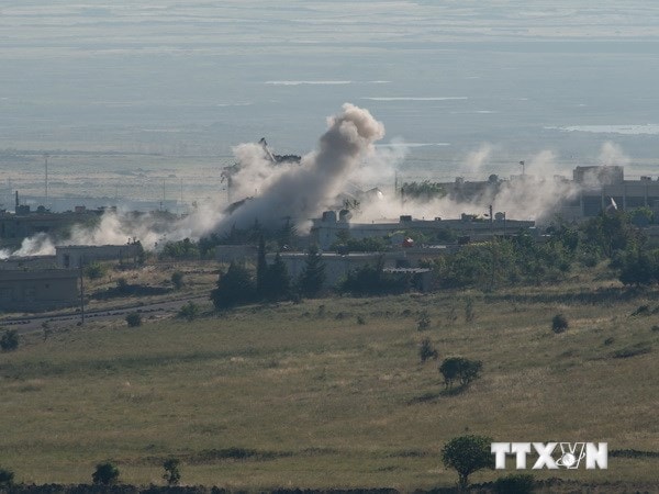  Khói bốc lên trong vụ xung đột giữa quân đội Syria và lực lượng đối lập tại làng Qahtaniya. Ảnh minh họa. (Nguồn: THX/TTXVN)