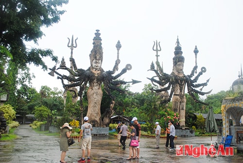 Thăm vườn tượng phật ở Noọng Khai (Thái Lan).