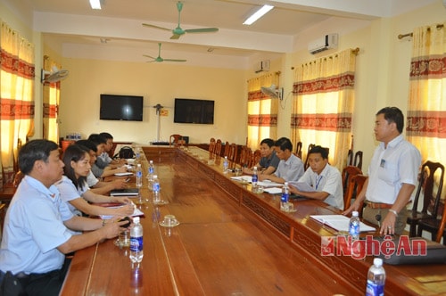 Đồng chí Nguyễn Duy Nho, Phó Chủ tịch UBND huyện Tân Kỳ tiếp thu và hứa khắc phục