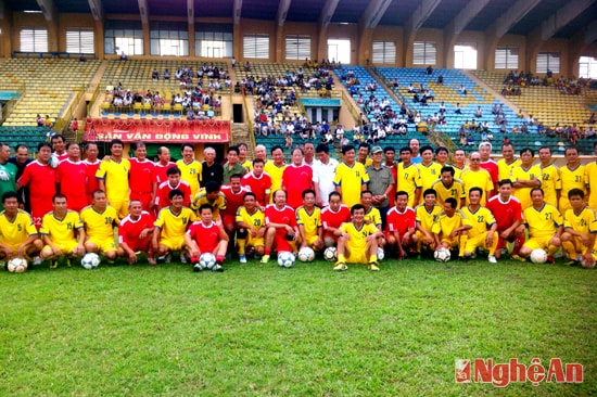 Đội hình lão tướng SLNA - Thể Công trước trận đấu giao hữu  chiều 7/9/2014.