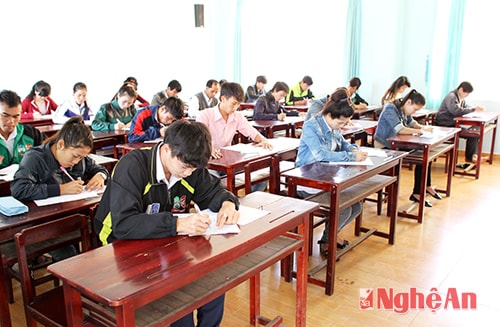 Công Phượng trong một tiết học ở lớp