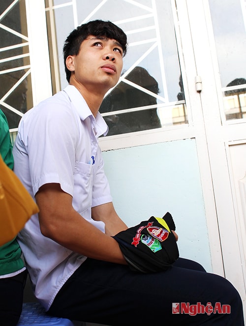 Công phượng trong giờ ra chơi tại trường học