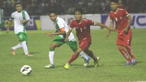 U19 Myanmar (đỏ) vào bán kết với 2 trận toàn thắng ở vòng bảng