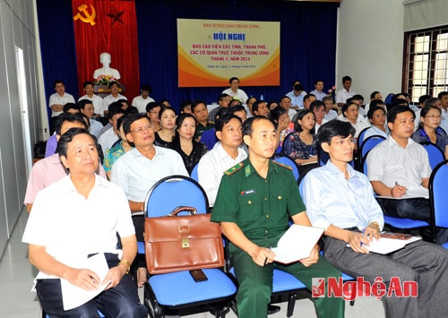Các đại biểu dự hội nghị trực tuyến ở điểm cầu Nghệ An.