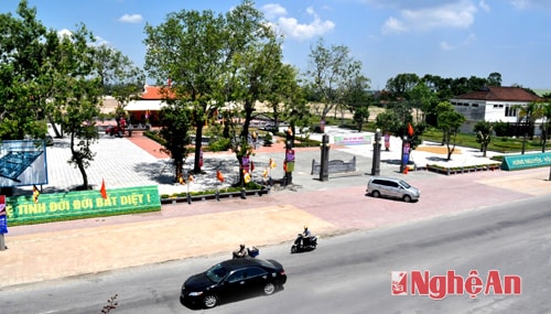 Toàn cảnh di tích Đài tưởng niệm các anh hùng liệt sỹ Thái Lão