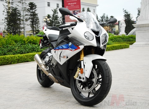 BMW S1000 RR chính hãng vừa xuất hiện tại Hà Nội