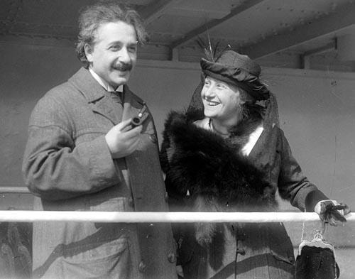 Elsa Lowenthal cùng Albert Einstein. Ảnh: Wikipedia.