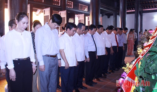 Phút tưởng niệm tri ân công lao to lớn của các anh hùng, liệt sĩ