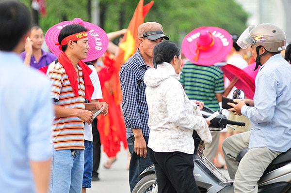 Giá vé chợ đen không còn quá cao như ngày hôm qua (12/9)