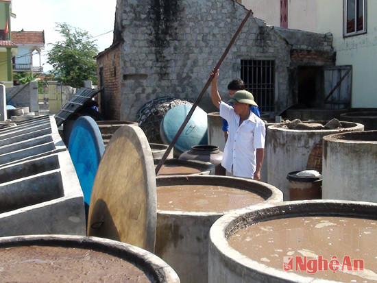 Mô hình sản xuất nước mắm của anh Nguyễn Văn Tuất.