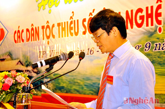 Đồng chí Lê Xuân Đại - Phó chủ tịch UBND tỉnh đọc diễn văn khai mạc Hội diễn