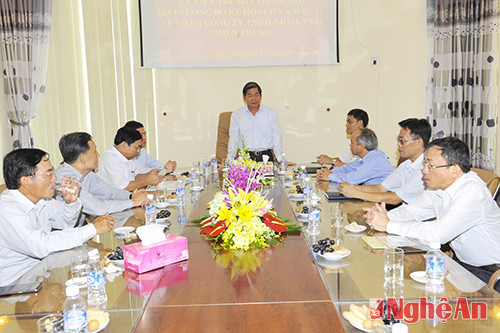 Bộ trưởng phát biểu tại Công  ty Nhựa Tiền Phong