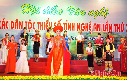 Phần thi trang phục tự chọn