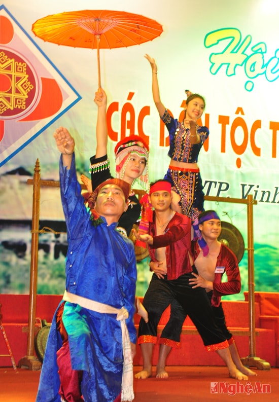 Tiết mục của đoàn Tương Dương tham gia Hội diễn văn nghệ các DTTS tỉnh lần thứ 3. Ảnh: Trần Hải