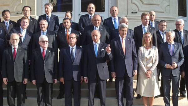 Ba mươi nhà lãnh đạo thế giới có mặt tại Hội nghị về hòa bình và an ninh cho Iraq tổ chức ở Quai d’Orsay, Paris / Ảnh: Michel Euler