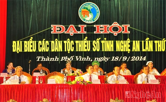 Đoàn chủ tịch đại hội