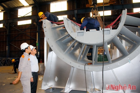 Sản xuất tại Công ty CP Cơ khí và xây lắp TP. Hồ Chí Minh. Ảnh: P.V