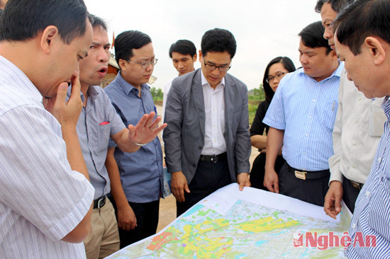 Đoàn của Bộ NN&PTNT và nhà cung cấp tín dụng Hàn Quốc thực địa tại vùng dự án.