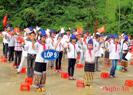 Học sinh Trường THCS Nậm Giải trong ngày khai giảng năm học mới.