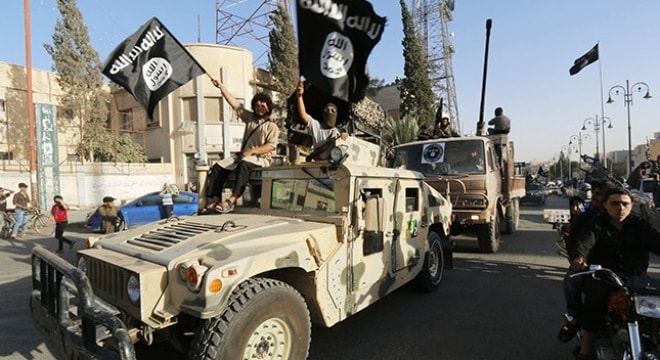 Chiến binh Hồi giáo diễu hành dọc các con phố ở Raqqa, Syria (ảnh minh họa)