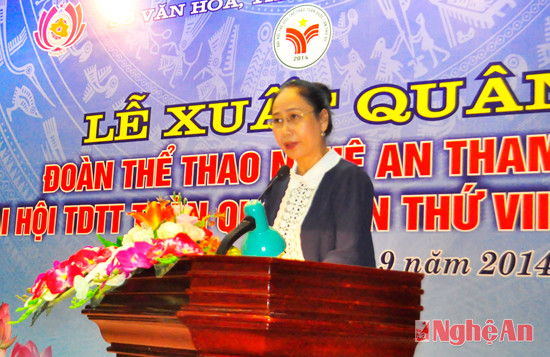 Đồng chí Đinh Thị Lệ Thanh phát biểu giao nhiệm vụ