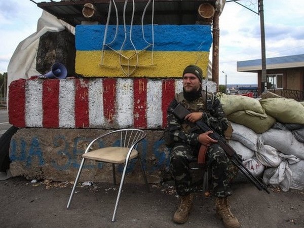 Một dân quân Donetsk. (Nguồn: EPA)