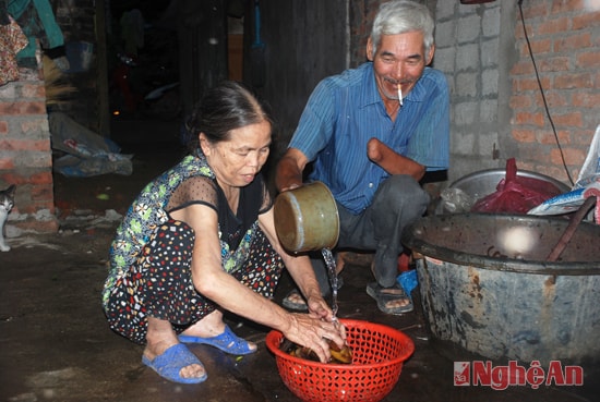 Vợ chồng ông Tý.