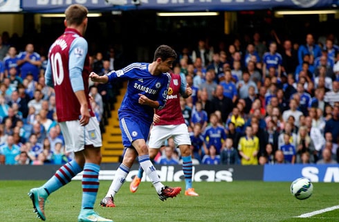 Oscar mở màn chiến thắng cho Chelsea. Ảnh: AFP.