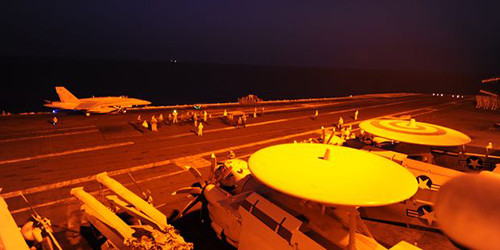 Không lực Mỹ trong hải cảng tại Vịnh Ba Tư.