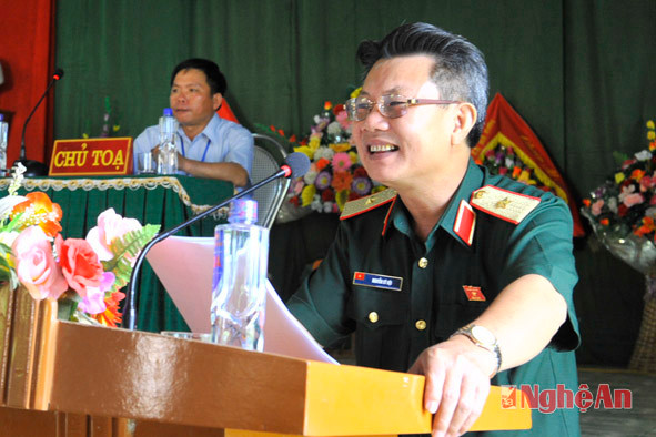 Thiếu tướng Nguyễn Sỹ Hội phát biếu trả lời các kiến nghị của cứ tri